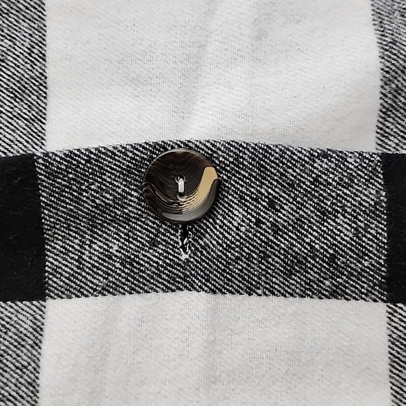Weekend Suzanne Betro Women's Flannel Black White Plaid Oversized Shirt Sz M - Picture 4 of 9